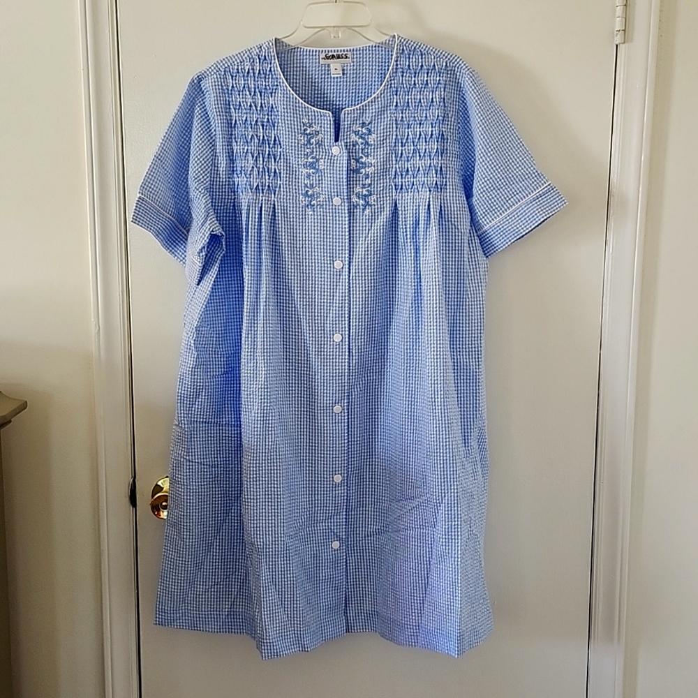 Miss Elaine Seersucker Blue/White Maxi Robe with Snap Down Front Size XL NWOT